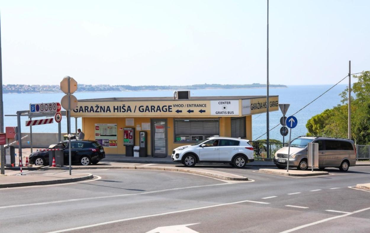 Hiša za goste Little Tower With Terrace By Locap Group
