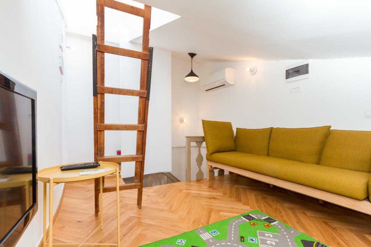 Little Tower With Terrace By Locap Group Hiša za goste *